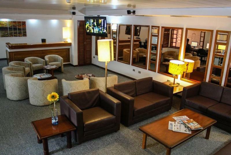 Hotel Cristina Suites Puerto La Cruz Екстер'єр фото